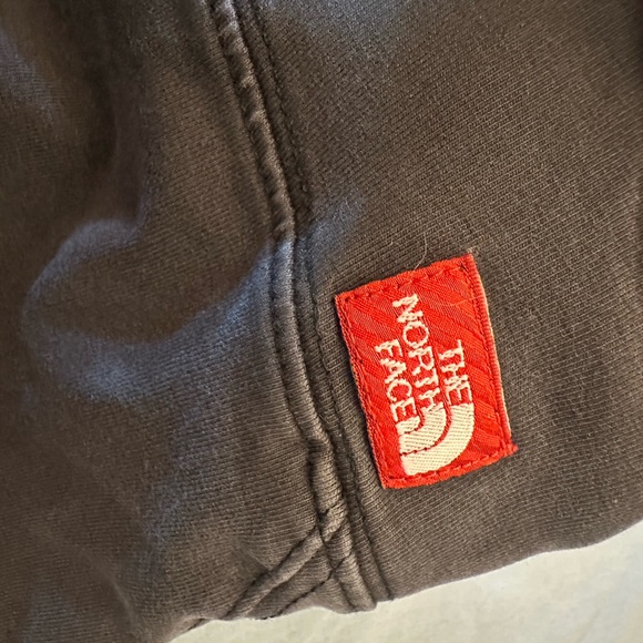 The North Face Gray leggings with Red Logo - Picture 4 of 5